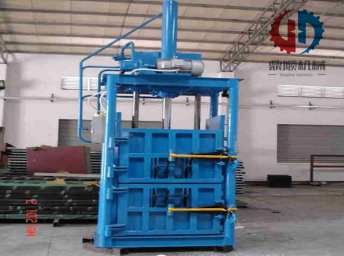 Scrap foam packing machine